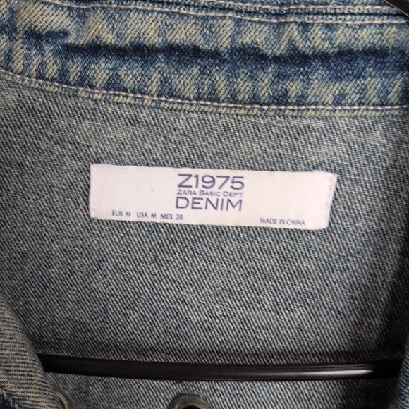 Zara Blue Denim Distressed Jeans Jacket with Lace-Up Details. Size Medium - Picture 4 of 10